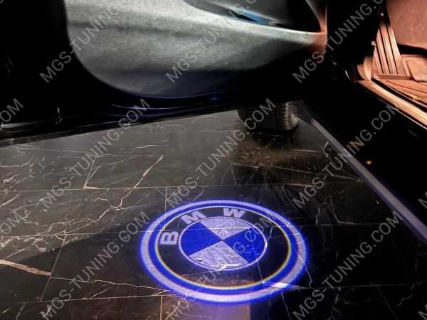 Подсветка логотипа БМВ классическое (круг знак бмв) в дверь в штатное место проекции логотипа в дверь в штатные места беха (бэха) bmw