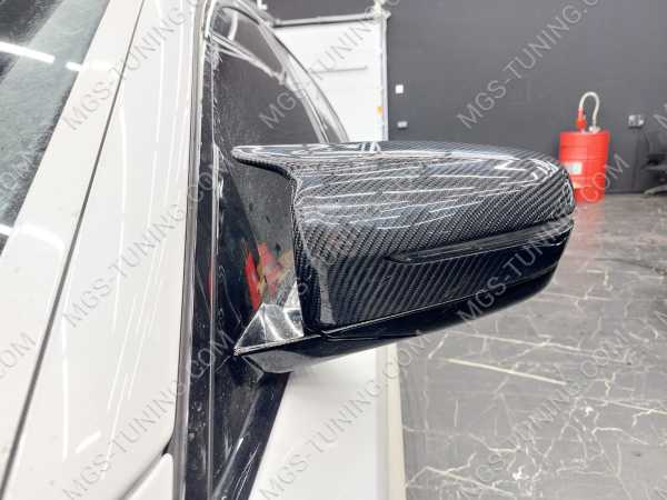 Крышки зеркал карбоновые  в стиле BMW M5 F90 на BMW 5 Series G30 