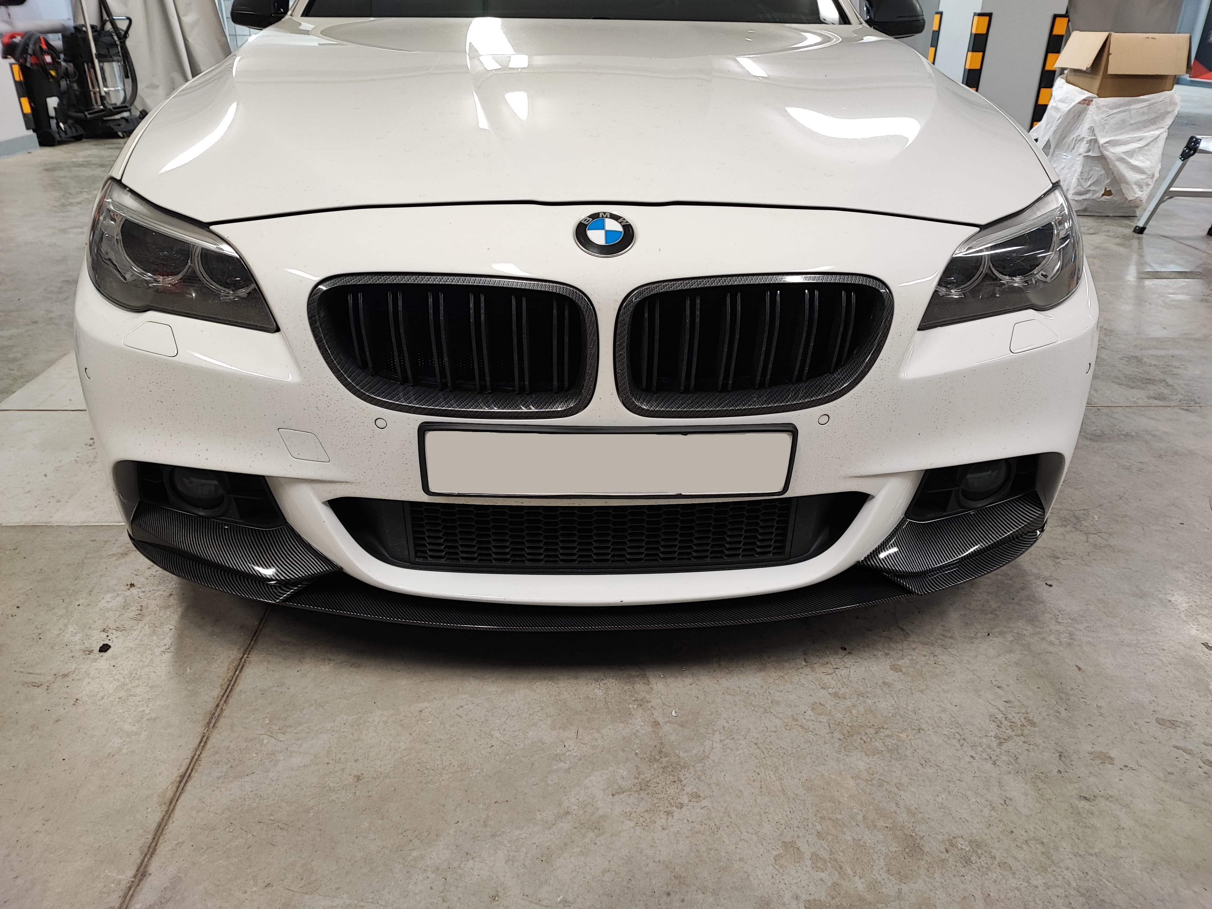 Губа переднего бампера BMW 5 series f10 M-Performance style (под карбон)