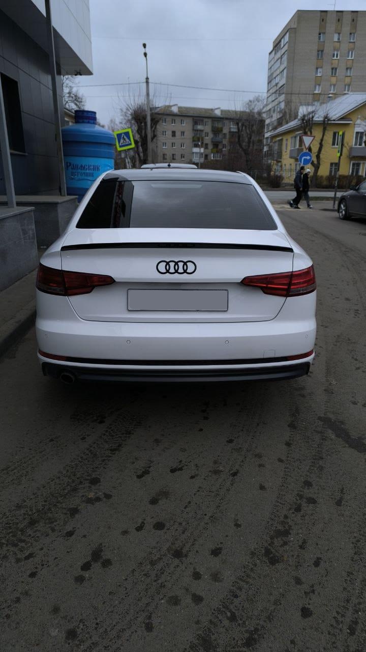 Спойлер на крышку багажника Audi A4 B9 черный