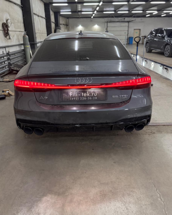 Диффузор + стальные черные насадки на Audi A7 18-н.в. в стиле S7 для S-line версии