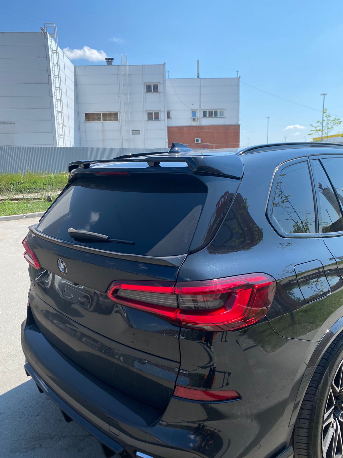 Спойлер на крышку багажника BMW Х5 G05 (черный глянец)