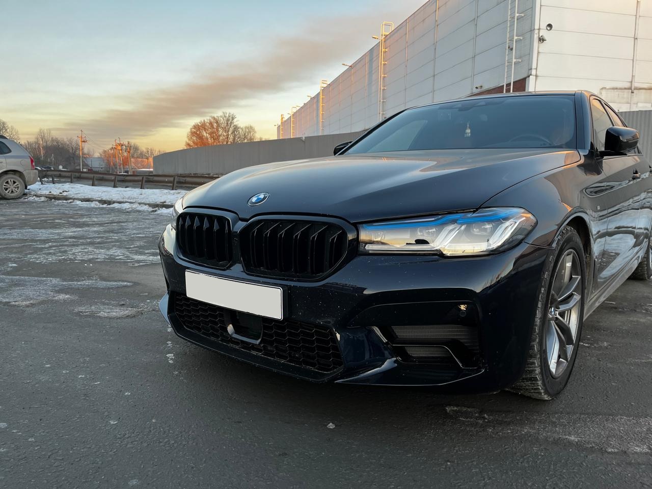 Бампер передний  BMW 5 series G30 М5 style + передние фары