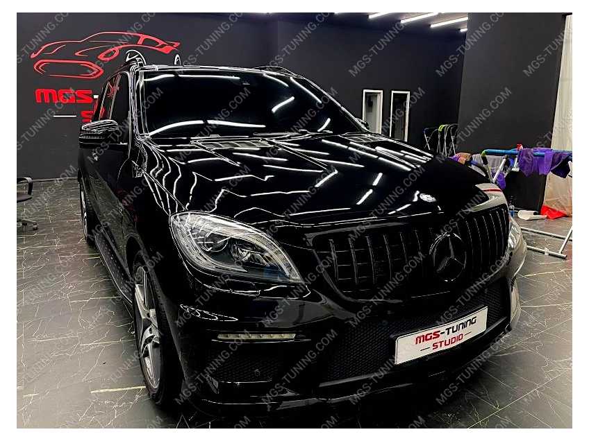 Решетка GT Style Black и комлект шильдиков на Mercedes Benz ML63 AMG W166
