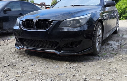 Решётка в стиле BMW M5 е60 черный глянец