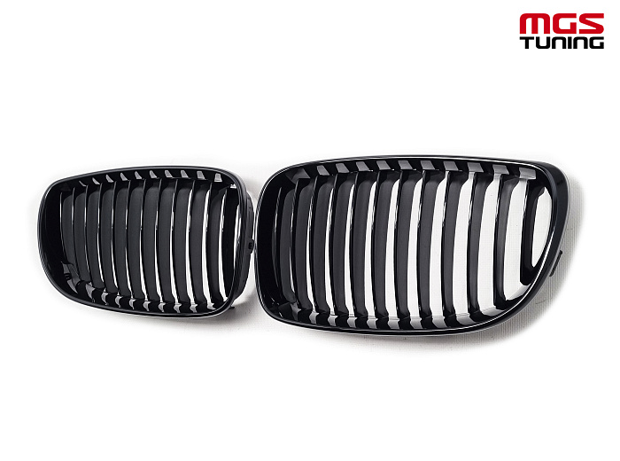 Решетка в стиле M-Performance BMW E81/E82/E87/E88 08-11 черный глянец / Решетка в стиле М-Перформанс БМВ Е81/Е82/Е87/Е88 08-11 черный глянец