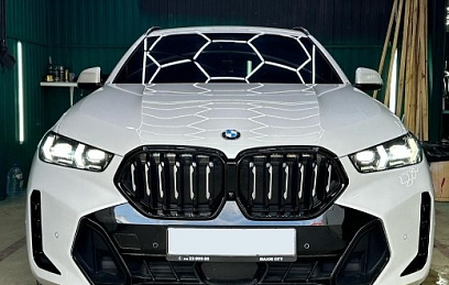 Решётка в стиле BMW X6 M G06 черный глянец