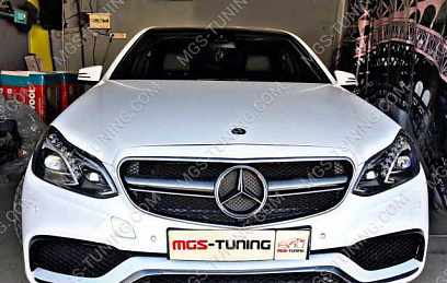 Передний бампер + Решетка  Mercedes E-class w212 AMG