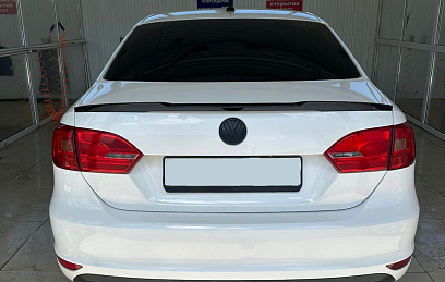 Спойлер на крышку багажника Volkswagen Jetta 14 н.в. стиль M4 черный глянец