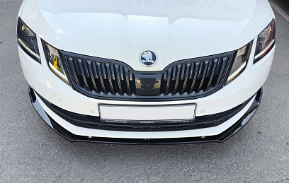 Губа переднего бампера Skoda Octavia черный глянец