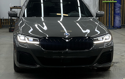Решетка в стиле BMW M5 G30 рестайлинг черный глянец