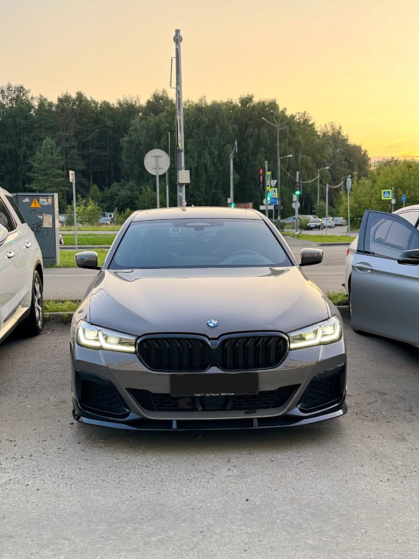 Решетка в стиле BMW M5 G30 рест. черный глянец