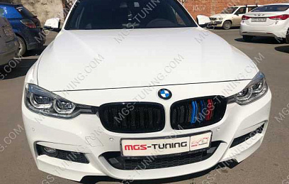 Решётка в стиле BMW M3 f30 с триколором М