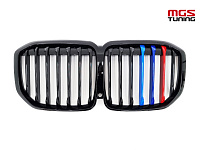Решетка в стиле M-Performance BMW X7 G07 с триколором М / Решетка в стиле М-Перформанс БМВ Х7 Г07 с триколором М