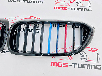 Решетка в стиле M Performance BMW G30 с триколором М 3