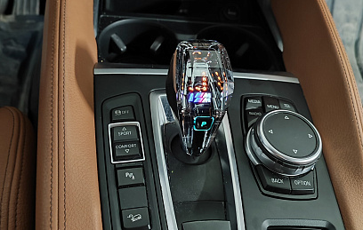 Набор хрустальных элементов Swarovski для BMW Х5/Х6 f15/f16 лого BMW M для NBT