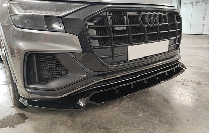 Губа переднего бампера Audi Q8 18 н.в. черная для S-line
